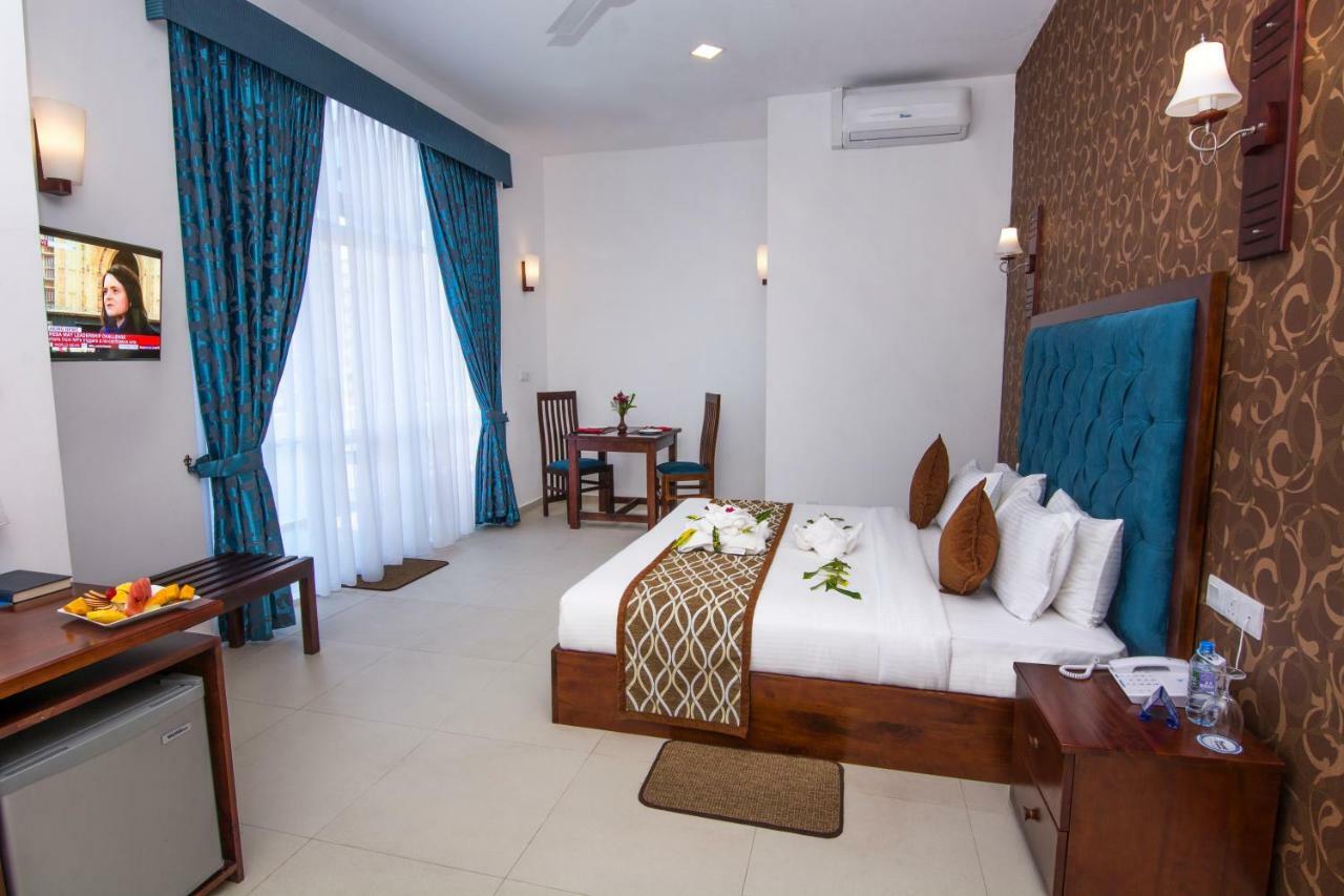 Mount Breeze Hotel Дехивала-Маунт-Лавиния Экстерьер фото